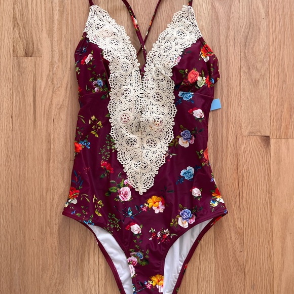 Cupshe one piece vintage lace bathing suit - Picture 1 of 4